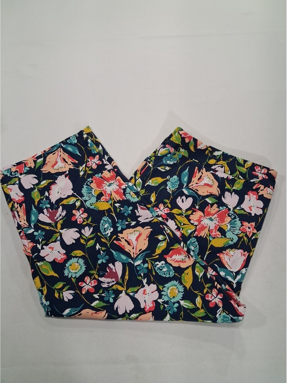 Time & Tru TTL19815P1 Women’s Multicolor Floral Bermuda Shorts Size XL (39×21)